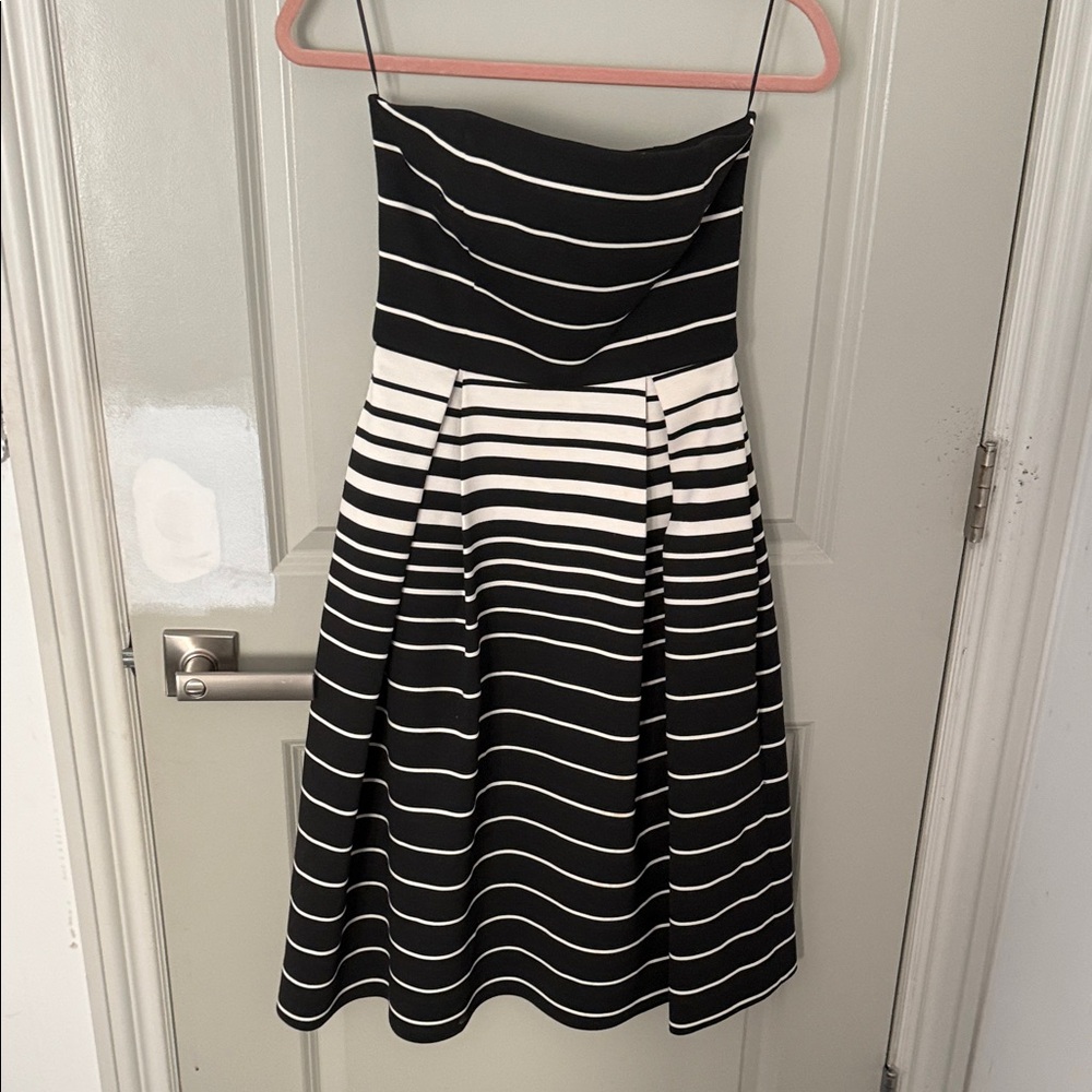 Elegant Black and White Striped Dress N / Nicholas size 4